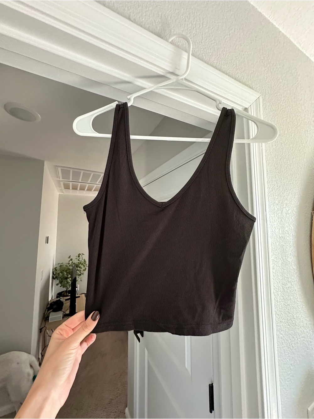 SHEIN Black Ribbed V-Neck Cropped Tank